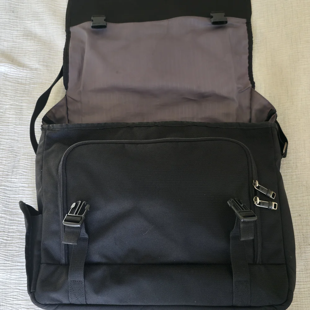 Samsonite Black Laptop Messenger Travel Bag Business Shoulder Zip Compartments